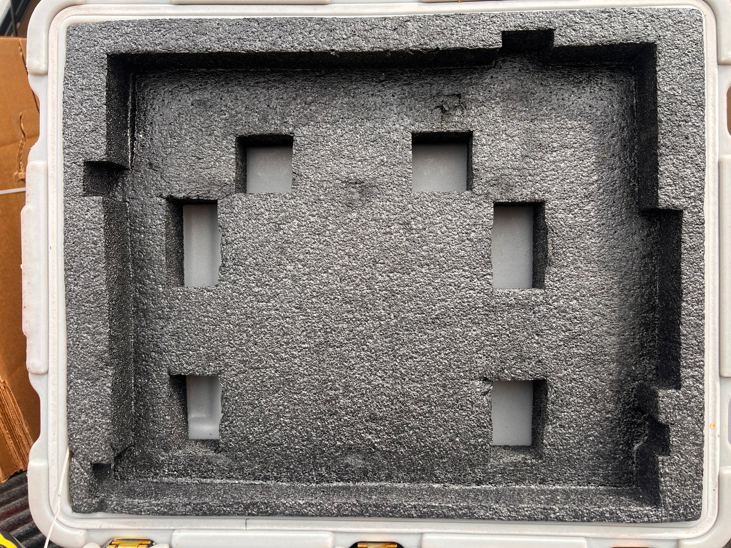 HARDIGG Heavy Duty Military Footlocker Waterproof Case 23"X18"X9" Foam Inserts